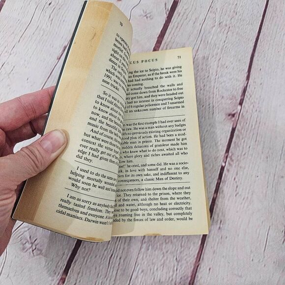 HOCUS POCUS Kurt Vonnegut New York Times Bestseller Paperback Book Comedy Satire - Picture 3 of 6